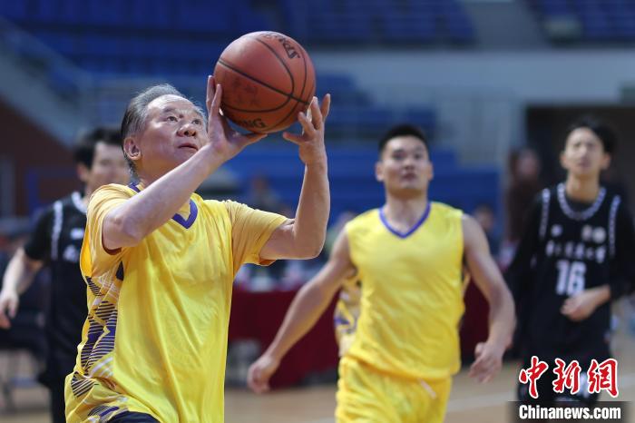 星辉登录：南京高校67岁院士以球授课聊科研话兴农
